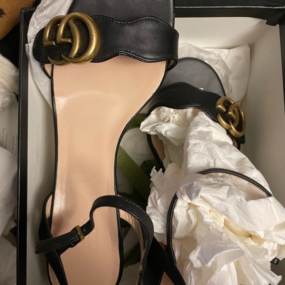 Gucci sandal Heel size 39 , my shoe size is a 8 to 8 1/2 in women's & they fit - Picture 7 of 15